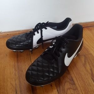 Brand New Nike Tiempo Soccer Cleats Size 7.5